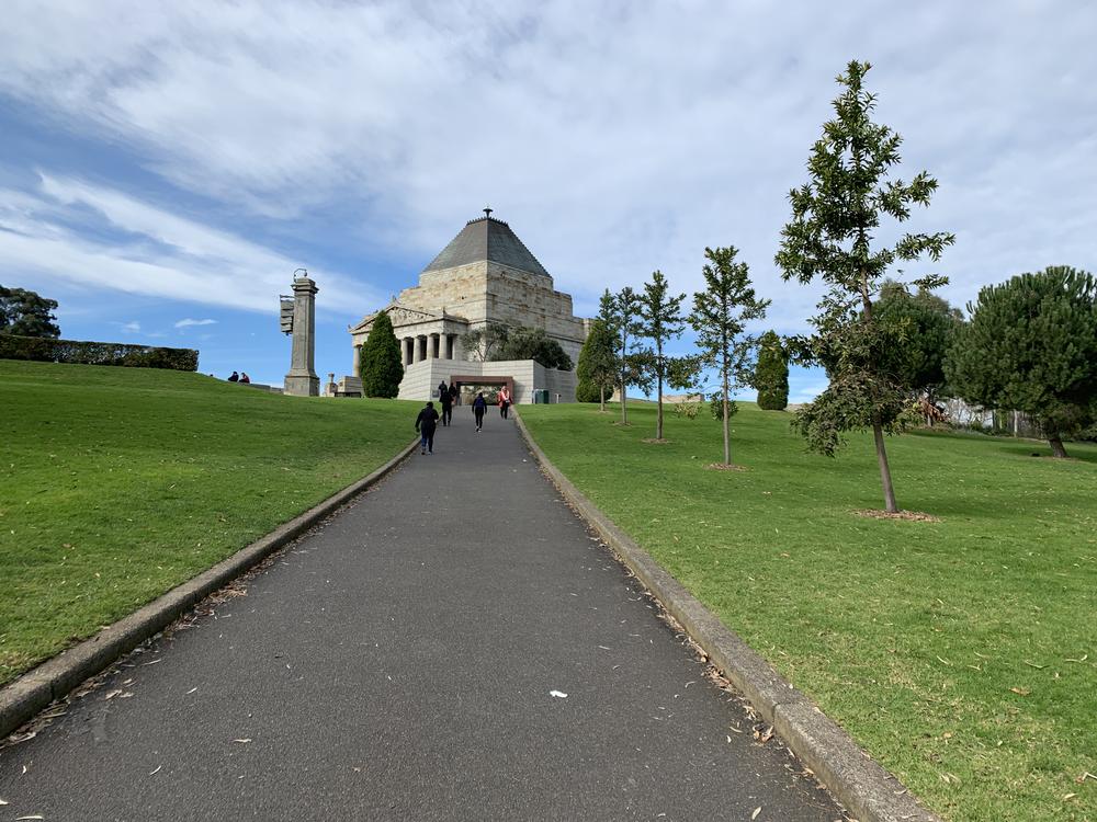 Melbourne - Meeting Twelve Apostles on the Great Ocean Road