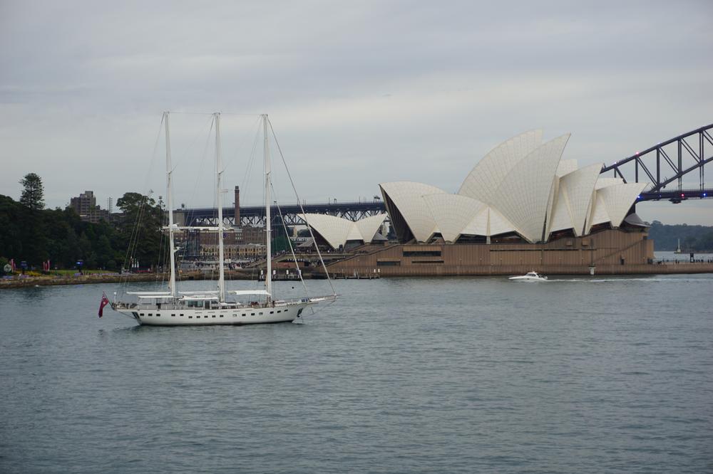 Sydney (I) - Ugly welcoming by a beautiful city