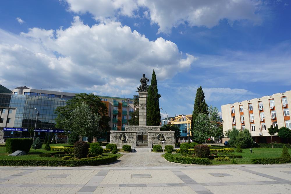 Sliven - Welcomed by a lovely family and neo-Nazis