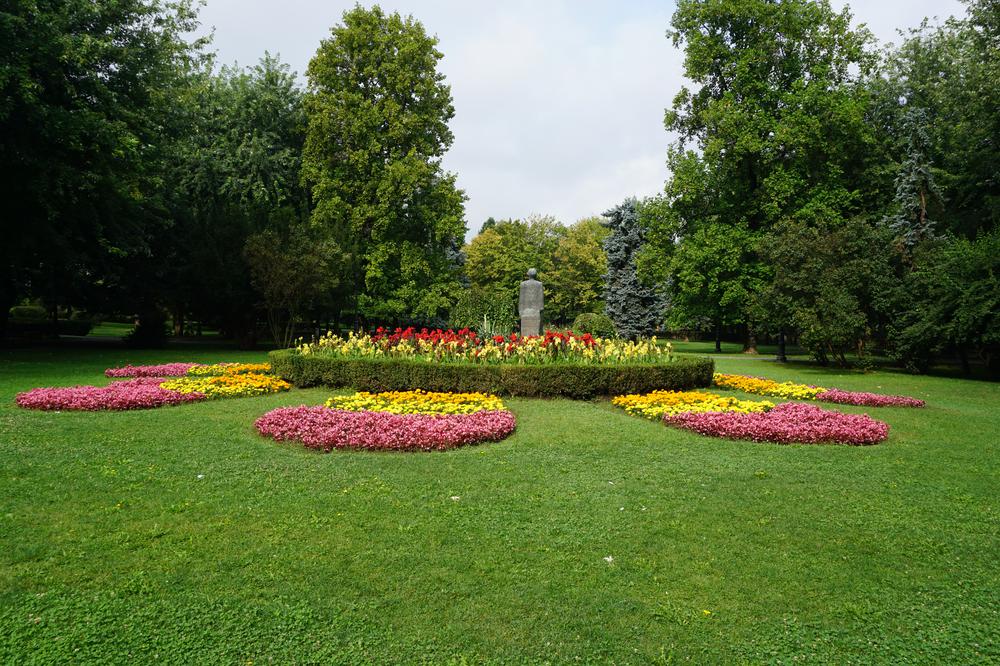 Brașov - Big city, old town and virgin forest