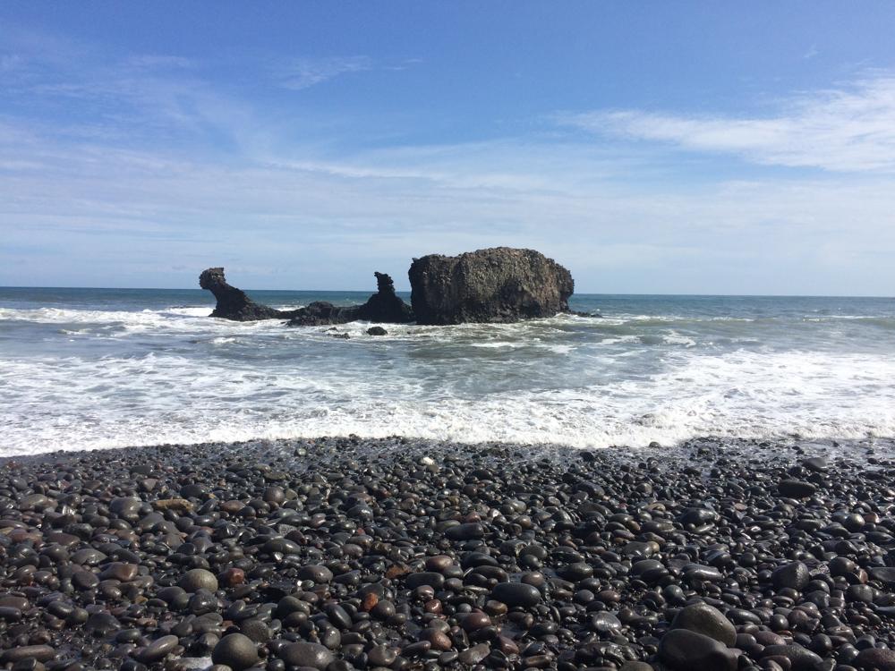 El Tunco - Black beach, surfers & a great time