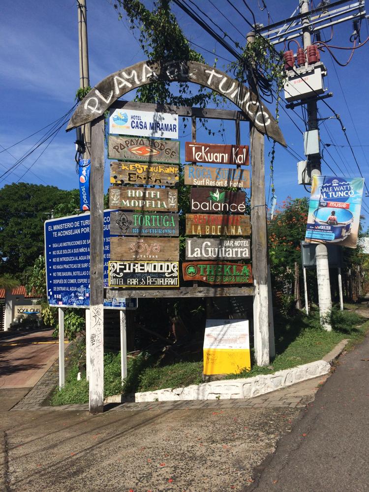 El Tunco - Black beach, surfers & a great time