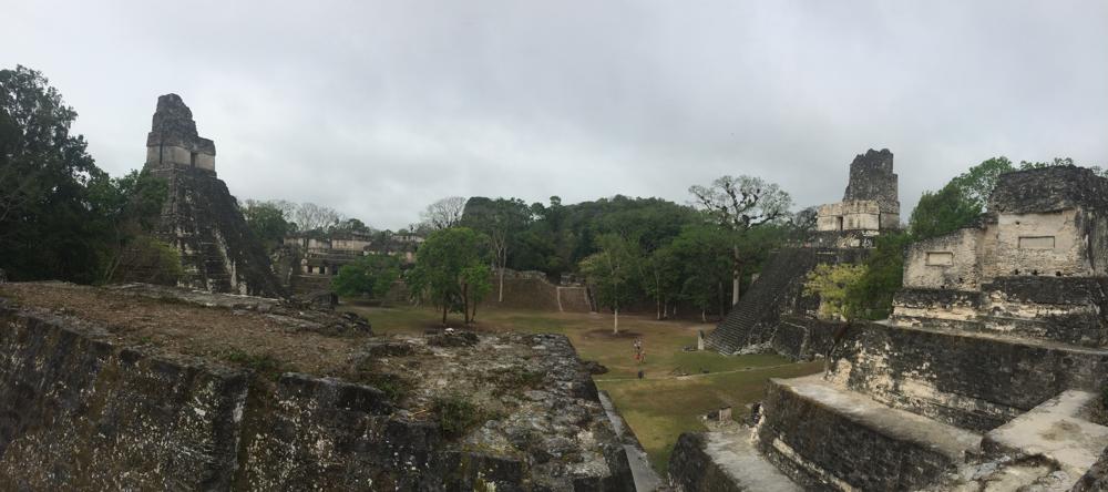 Tikal - Terrible arrival, gay seductions and wild monkey screams in the Mayan ruins