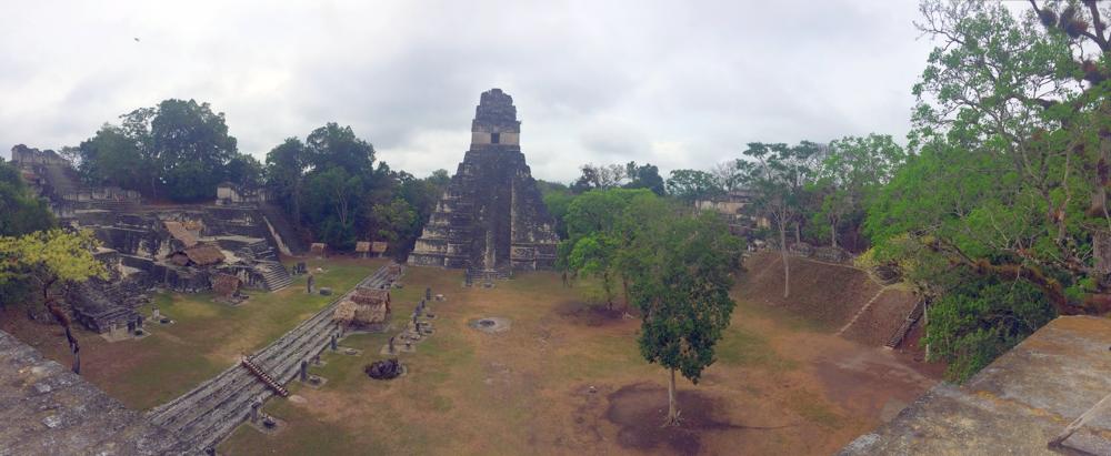 Tikal - Terrible arrival, gay seductions and wild monkey screams in the Mayan ruins