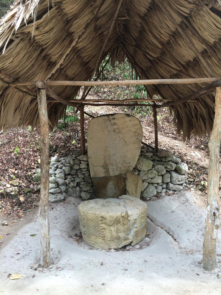 Tikal - Terrible arrival, gay seductions and wild monkey screams in the Mayan ruins