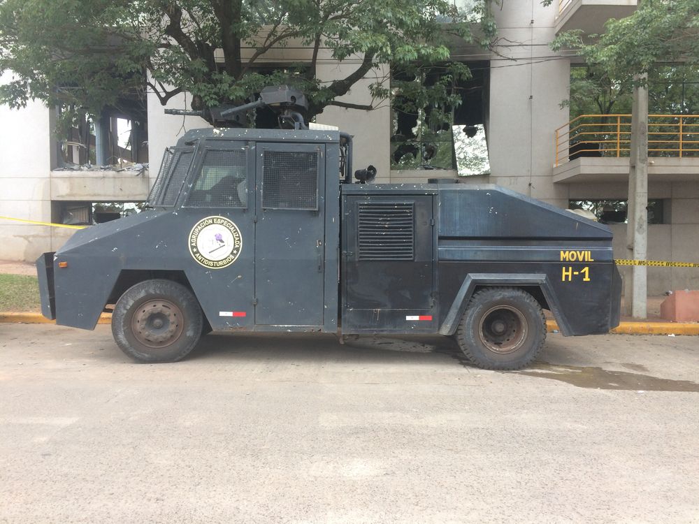 Asuncion - Rioters setting the Congress on fire!