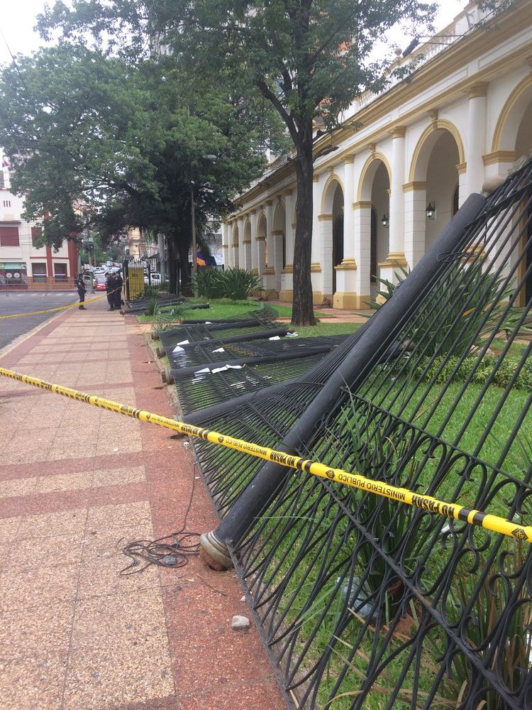 Asuncion - Rioters setting the Congress on fire!