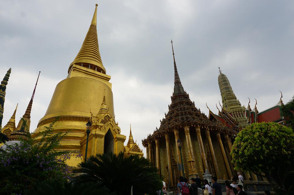 Bangkok (II) - Buddhist temples & Adult entertainment