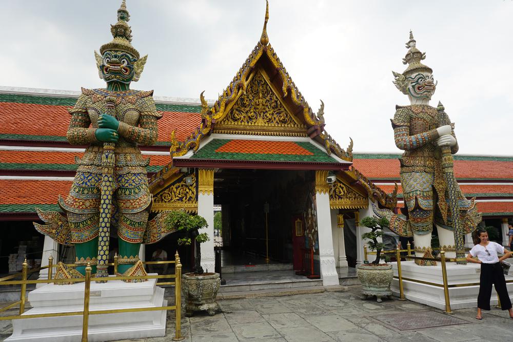 Bangkok (II) - Buddhist temples & Adult entertainment