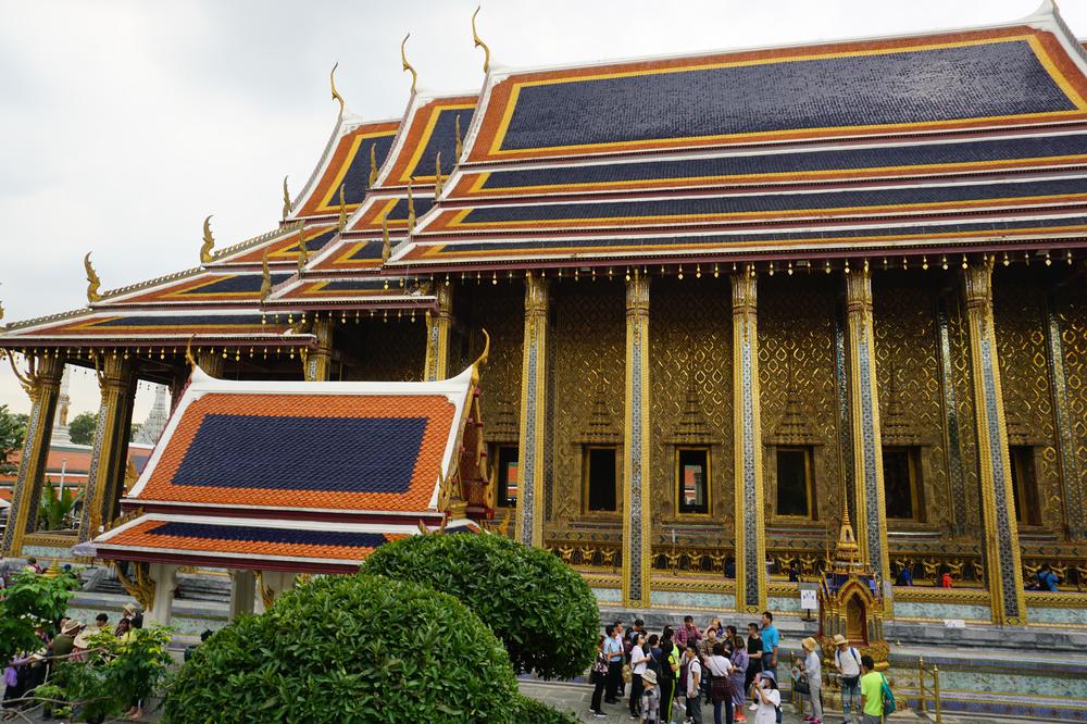 Bangkok (II) - Buddhist temples & Adult entertainment