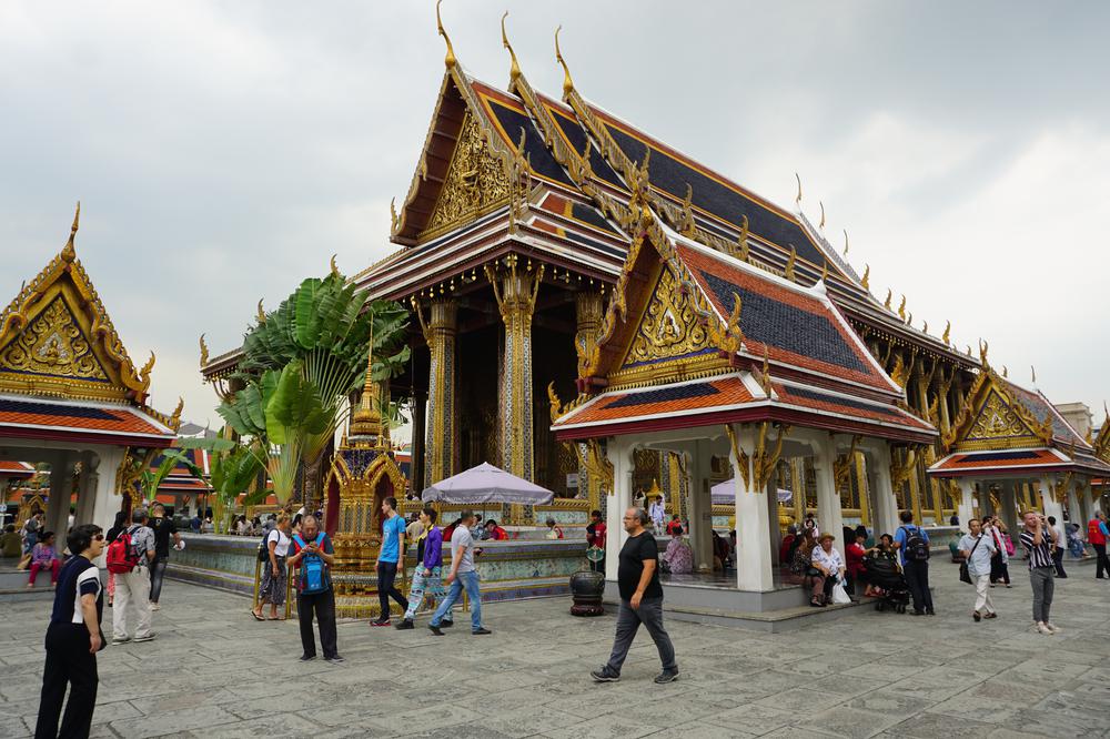 Bangkok (II) - Buddhist temples & Adult entertainment