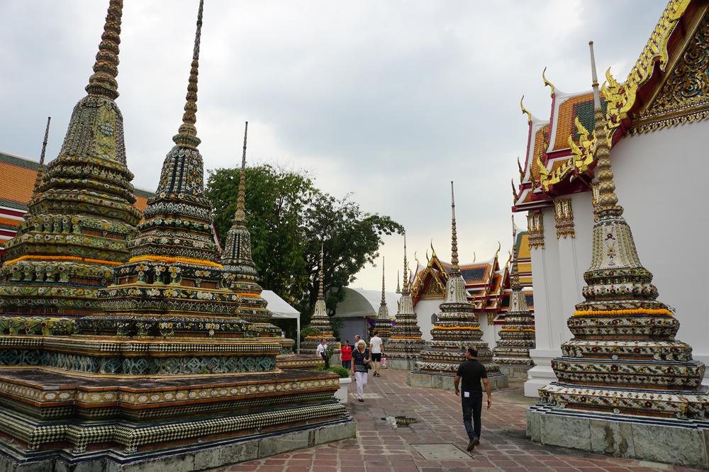 Bangkok (II) - Buddhist temples & Adult entertainment