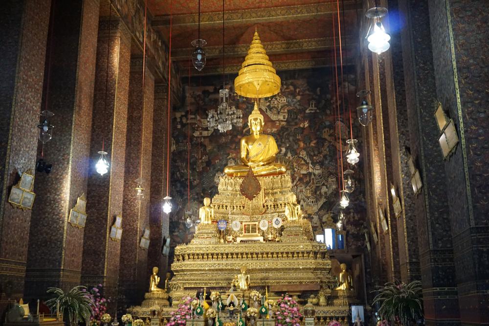 Bangkok (II) - Buddhist temples & Adult entertainment