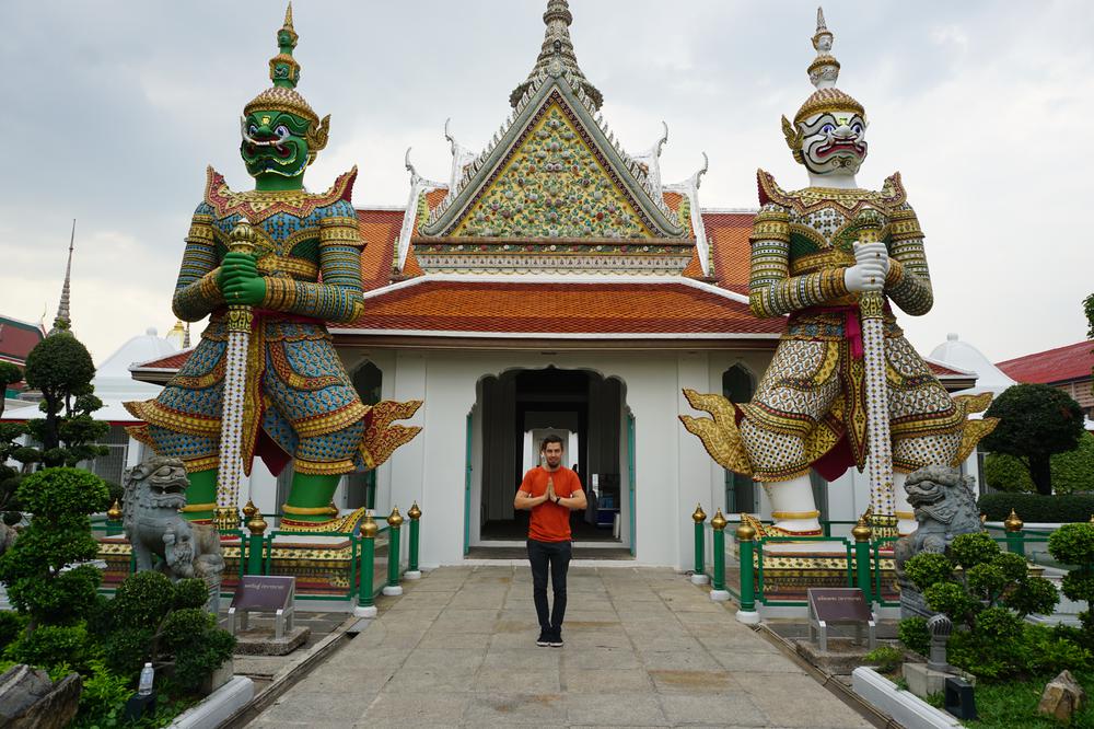 Bangkok (II) - Buddhist temples & Adult entertainment