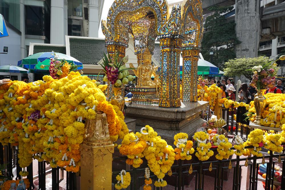 Bangkok (II) - Buddhist temples & Adult entertainment